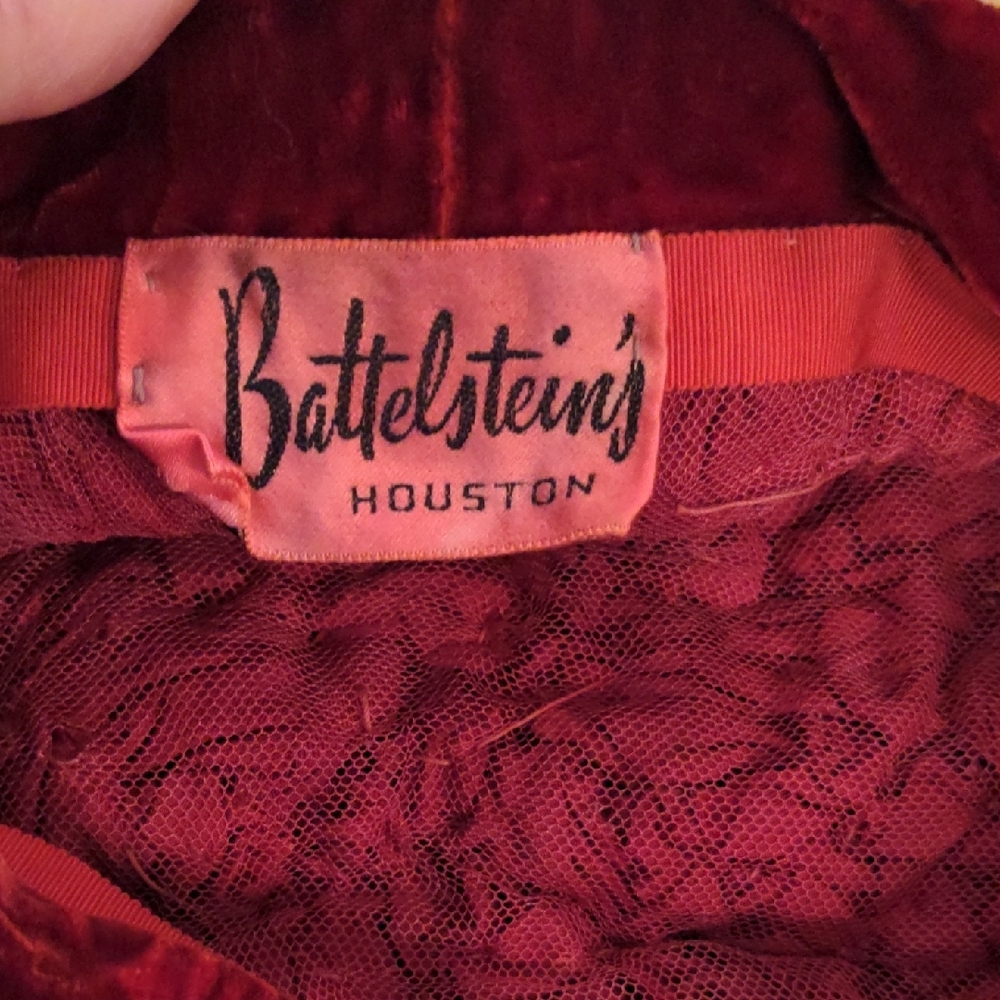 Red Velvet Ruffled Hat - Picture 2 of 3